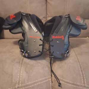 Riddell S2 Youth Football Shoulder Pads Medium 12-13" Black Adjustable
